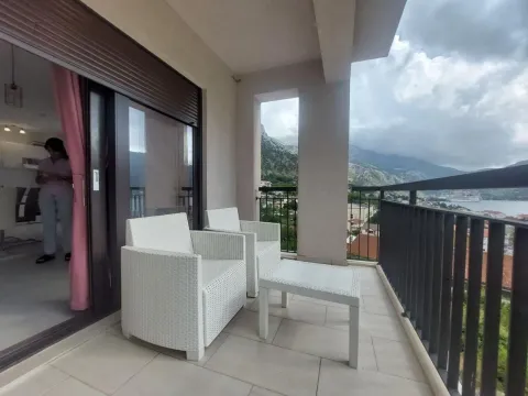 Izdavanje, dvosoban stan, 85m², Dobrota, Kotor - image 14