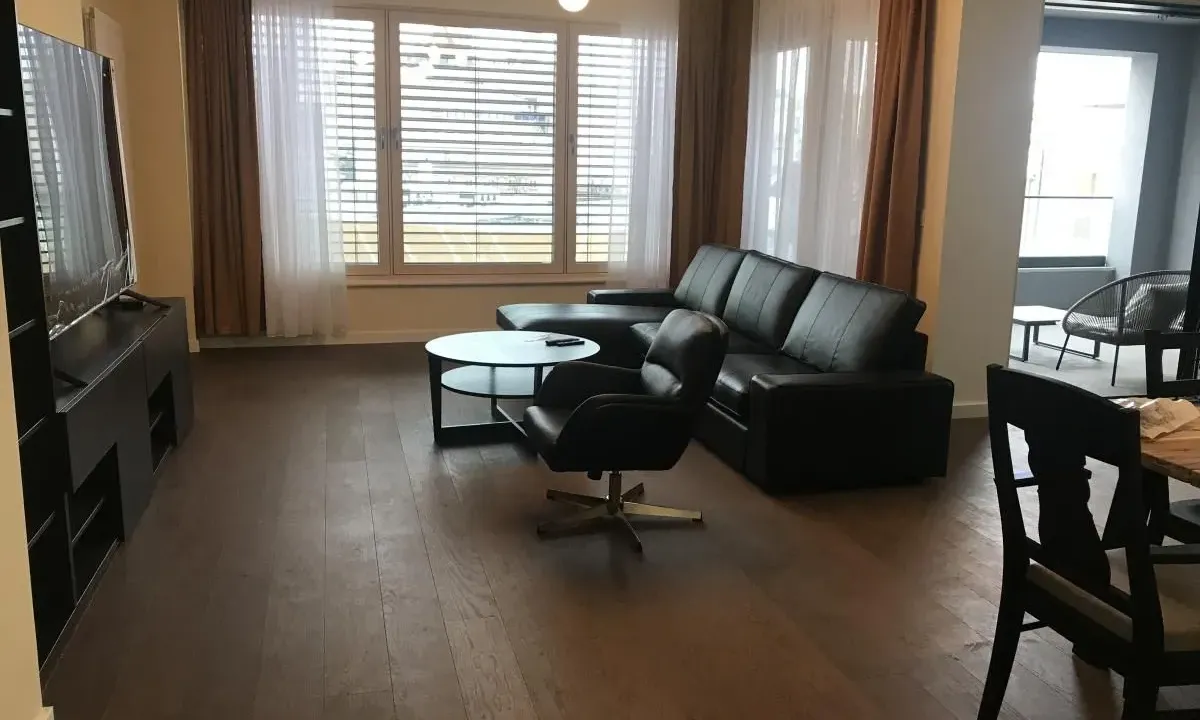 Izdavanje, trosoban stan, 156m², Palilulska Pijaca, Palilula Sve Podlokacije