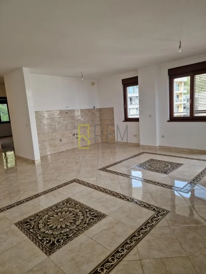 Sale, two bedroom apartment, 120m², Bečići, Budva