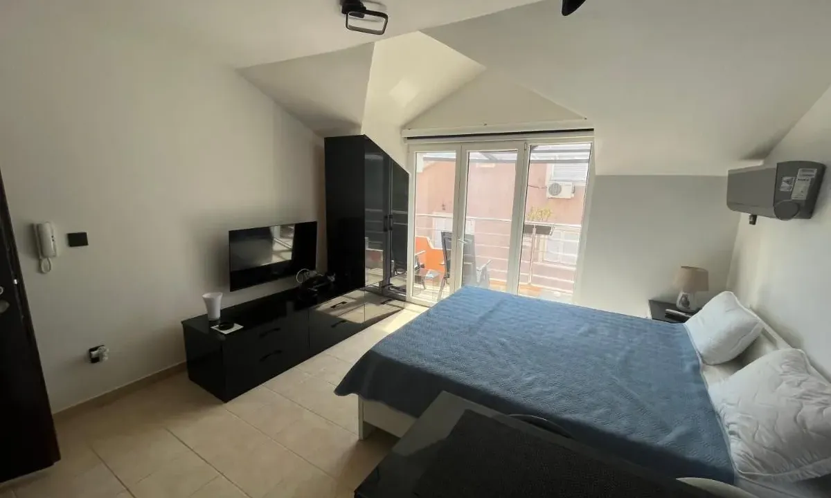 Izdavanje, garsonjera, 25m², Petrovac, Budva