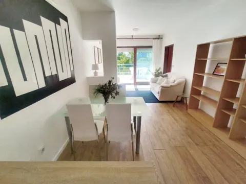 Izdavanje, dvosoban stan, 90m2, Lazi, Budva Izdavanje, dvosoban stan, 90m2, Lazi, Budva