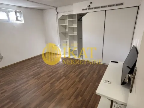 Sale, office space, 43m², Savski Venac, Beograd