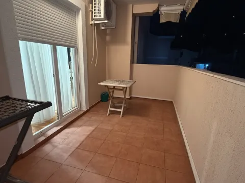 Izdavanje, četvorosoban stan, 120m², Škaljari, Kotor - image 7