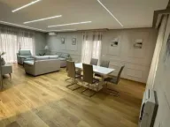 Izdavanje, trosoban stan, 120m², Obala Đuraševića, Tivat - image 12