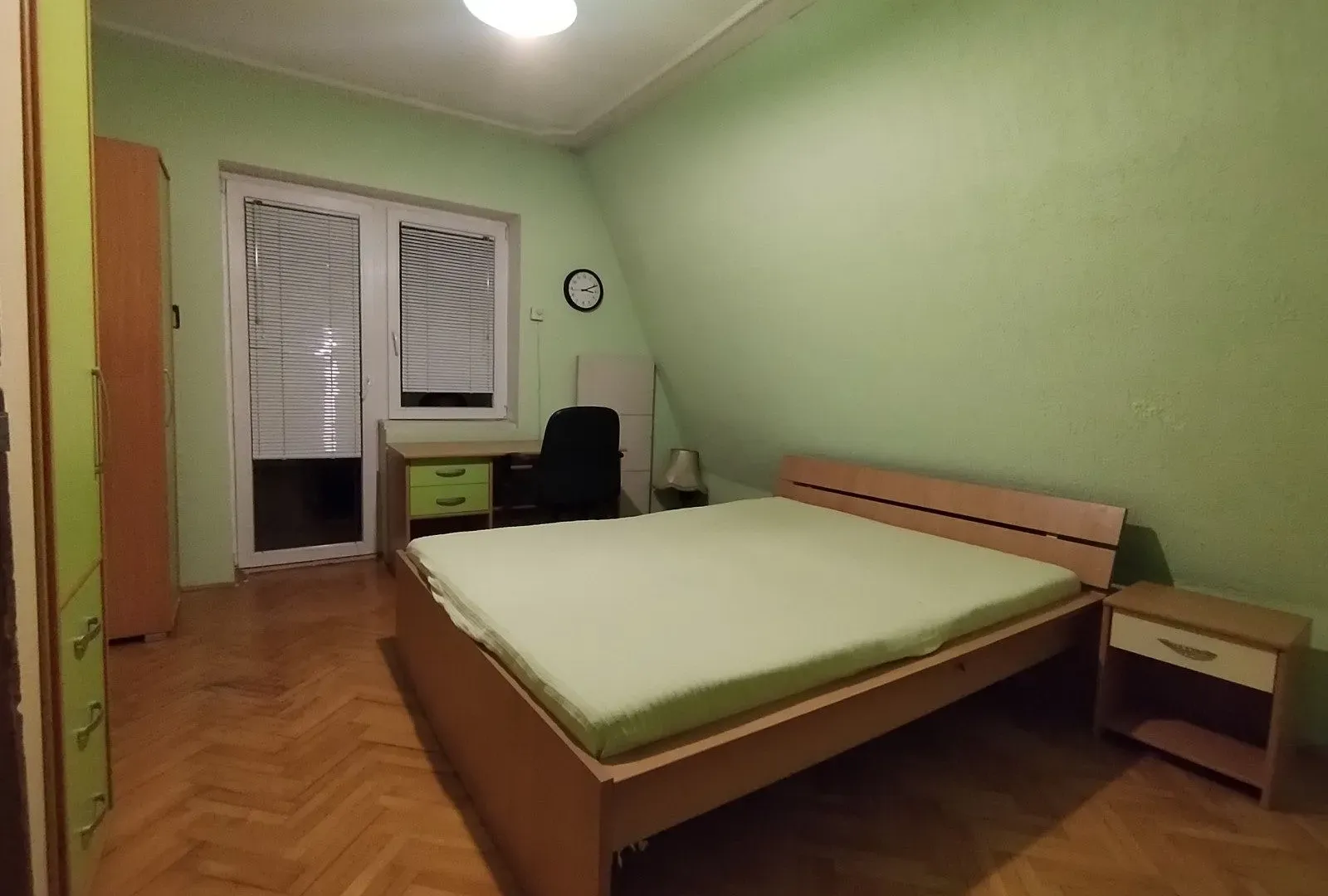 Izdavanje, četvorosoban stan, 104m², Čukarica, Beograd