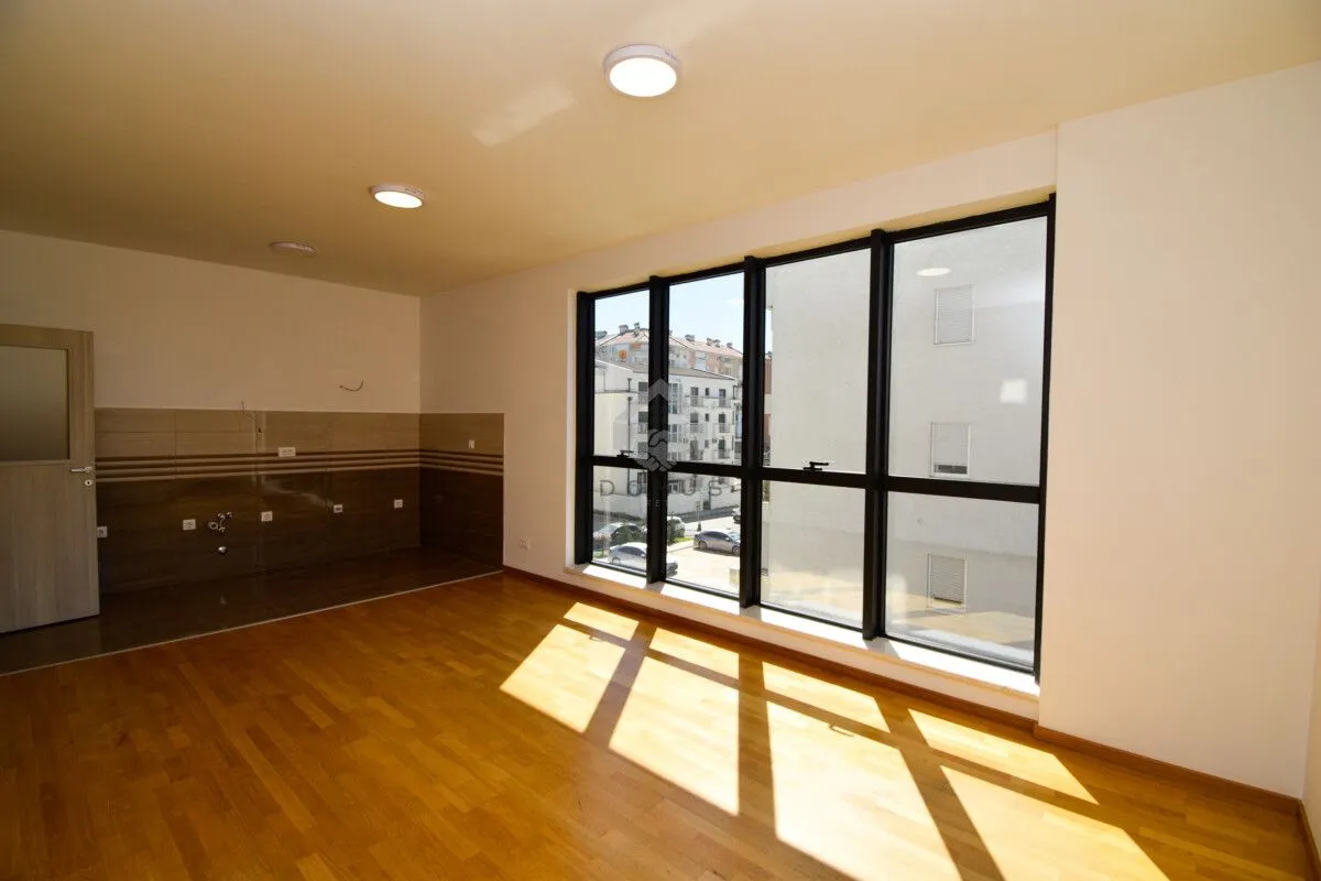 Rent, office space, 74m², Stari Aerodrom, Podgorica