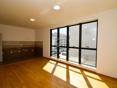 Rent, office space, 74m², Stari Aerodrom, Podgorica - image 4