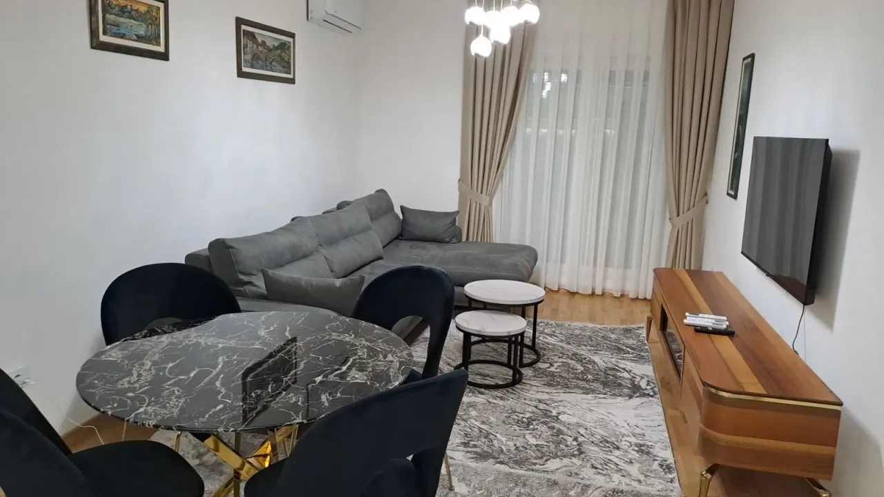 Izdavanje, dvosoban stan, 60m², Stara varoš, Nikšić