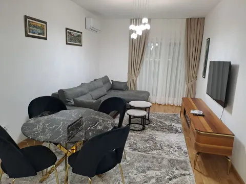 Izdavanje, dvosoban stan, 60m², Stara varoš, Nikšić - image 1
