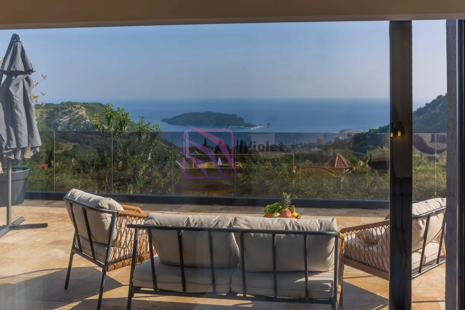 Furnished terrace with seating furniture and a sea view.