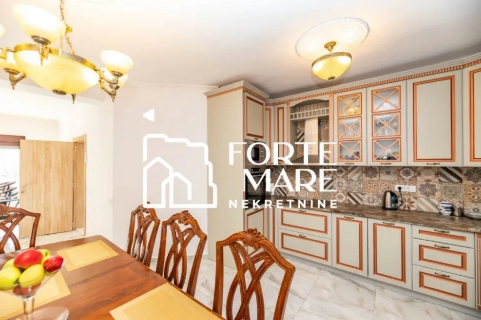 Prodaja, kuća, 230m², Igalo-Petlja, Herceg Novi