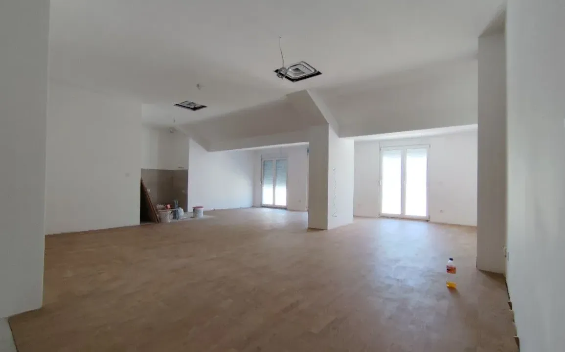 Prodaja, trosoban stan, 174m², Podgorica, Crna Gora