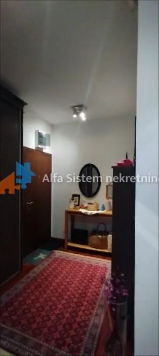 Izdavanje, trosoban stan, 95m², Savski Venac, Beograd