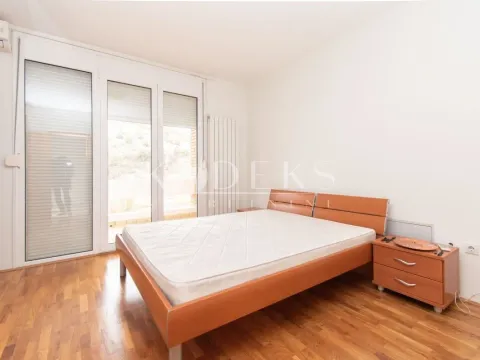 Izdavanje, kuća, 300m², Rogami, Podgorica - image 8