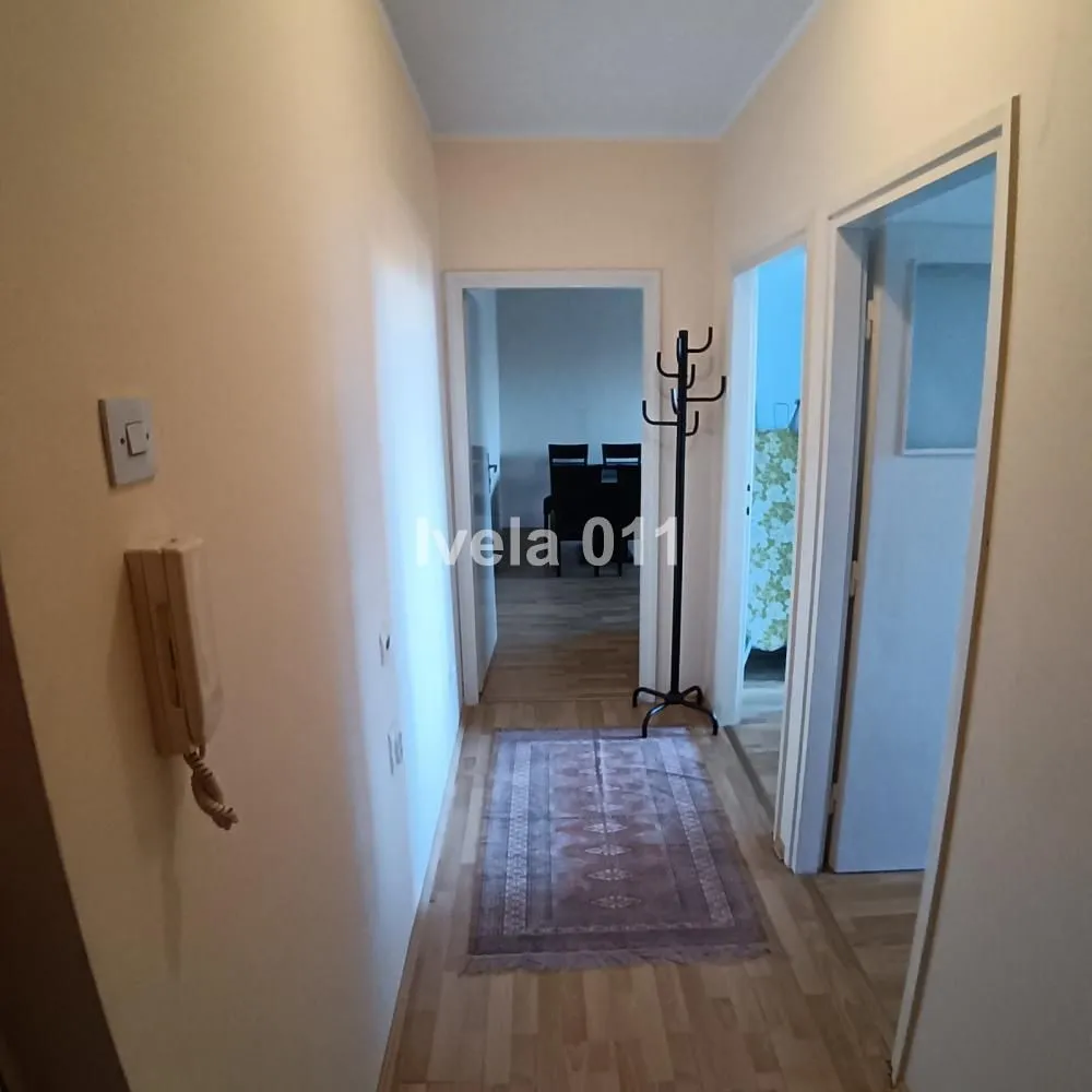 Izdavanje, jednosoban stan, 42m², Kanarevo Brdo, Beograd