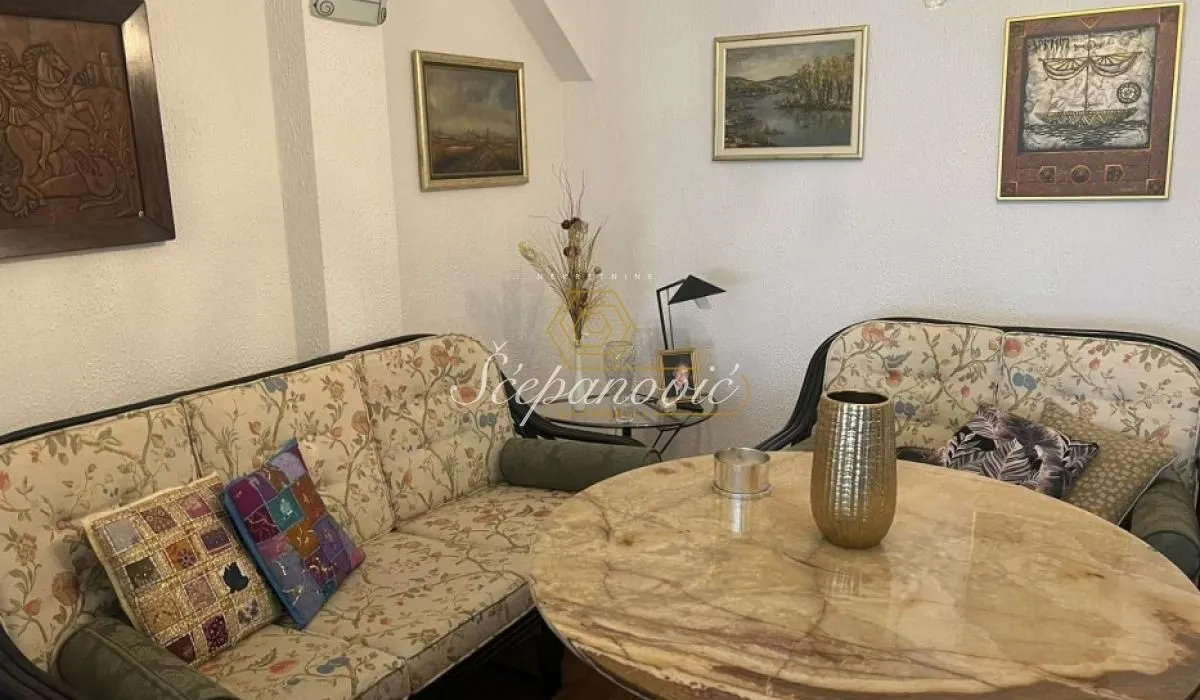 Prodaja, četvorosoban stan, 115m², Centar, Novi Sad