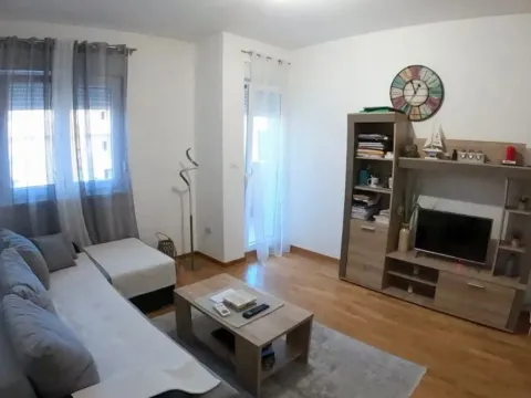 Izdavanje, jednosoban stan, 43m², City Kej, Podgorica