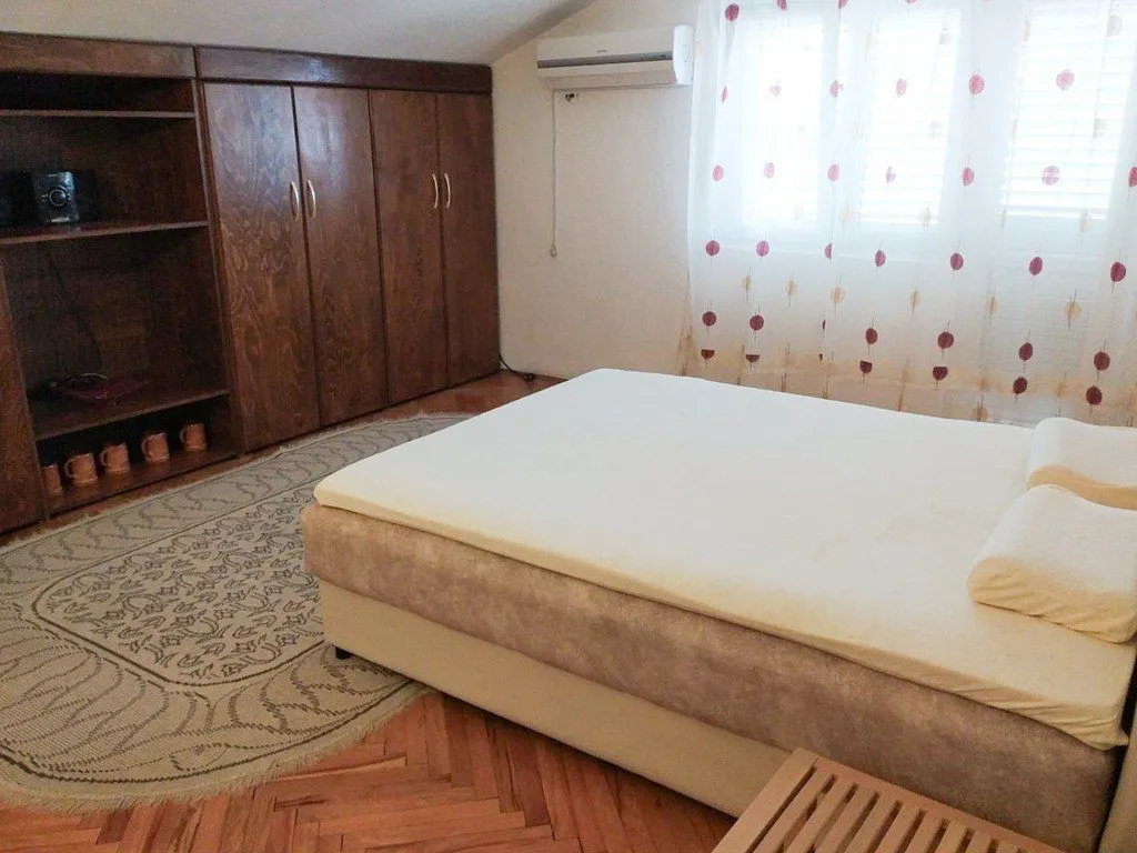 Rent, house, 200m², Stari Aerodrom, Podgorica