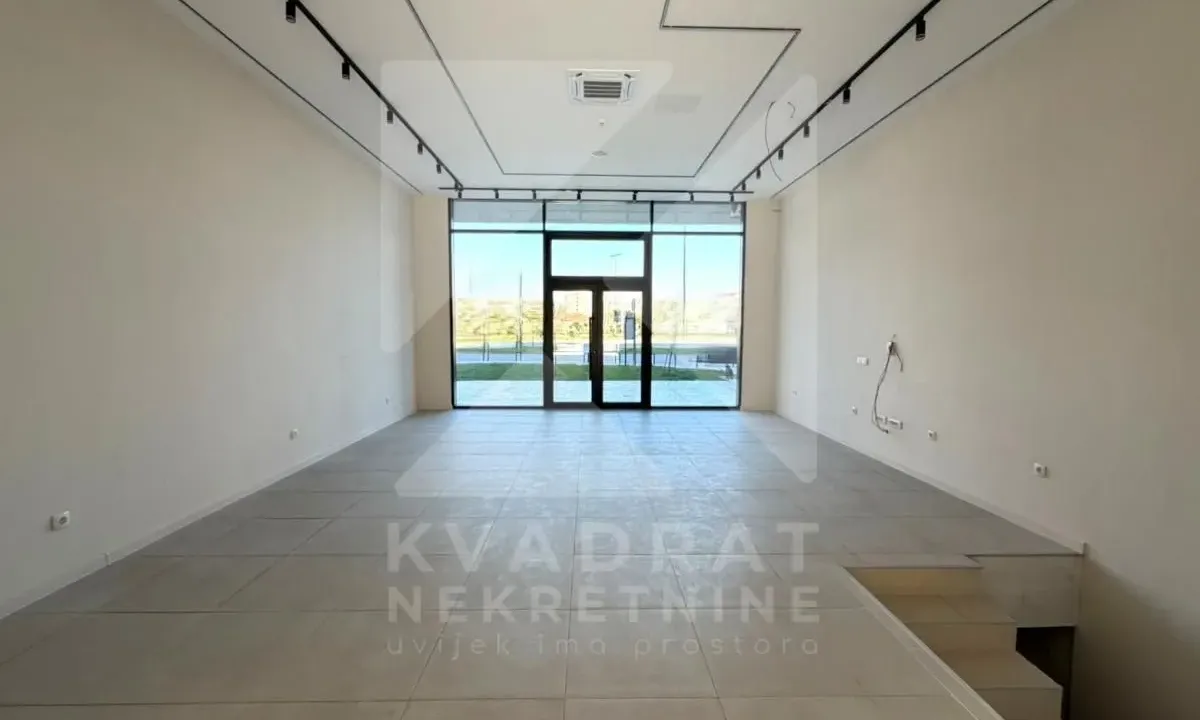 Izdavanje, poslovni prostor, 163m², Central Point, Podgorica