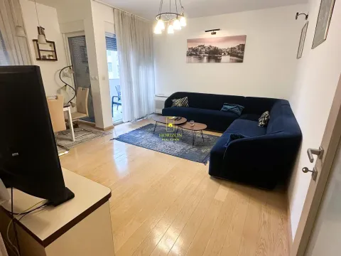 Izdavanje, dvosoban stan, 75m², City Kvart, Podgorica - image 2