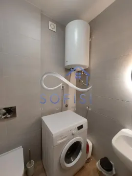 Kupatilo opremljeno sanitarijama, veš mašinom i bojlerom. - image 11
