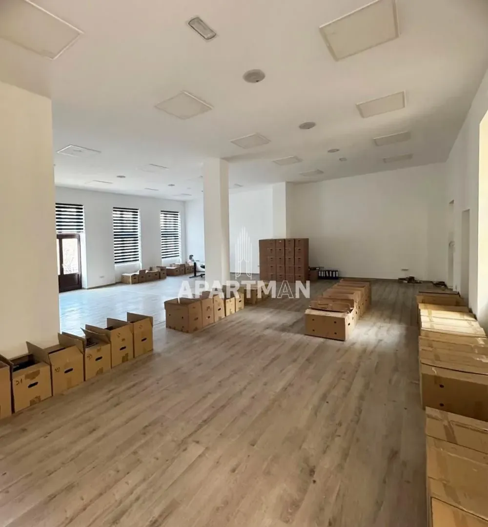 Izdavanje, poslovni prostor, 382m², Stari Grad, Beograd