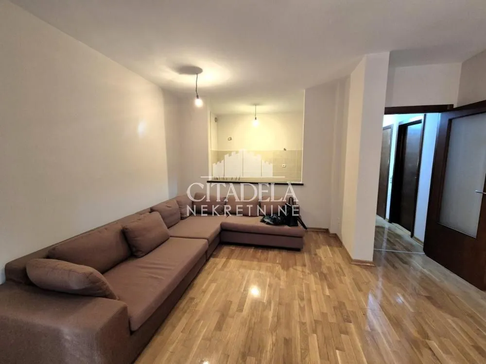 Prodaja, trosoban stan, 74m², Vračar Hram, Vračar Sve Podlokacije