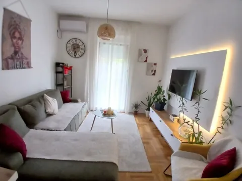 Daily-rent, one bedroom apartment, 49m², Kava, Tivat - image 7