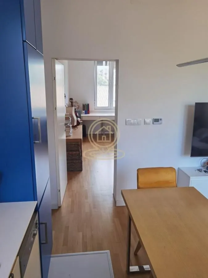 Izdavanje, trosoban stan, 60m², Skadarlija, Beograd