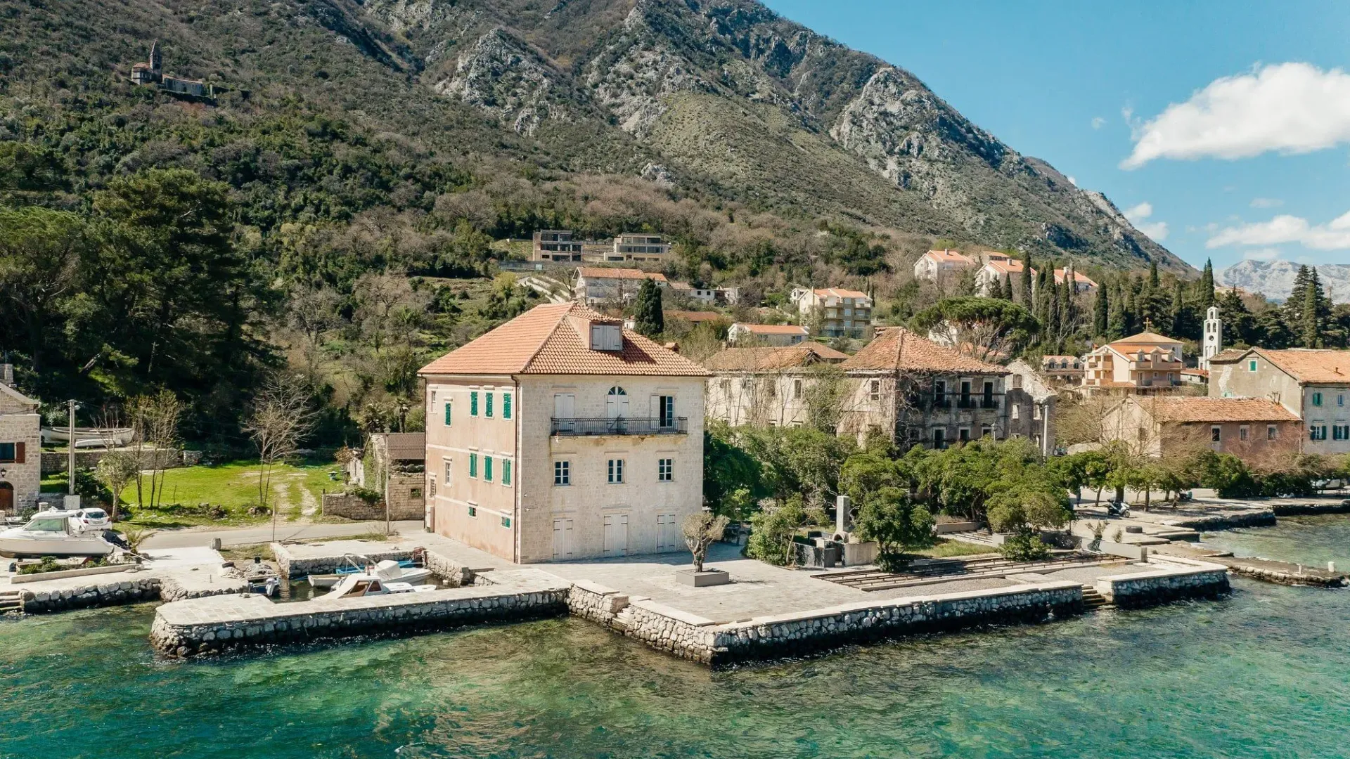 Sale, house, 550m², Prčanj, Kotor