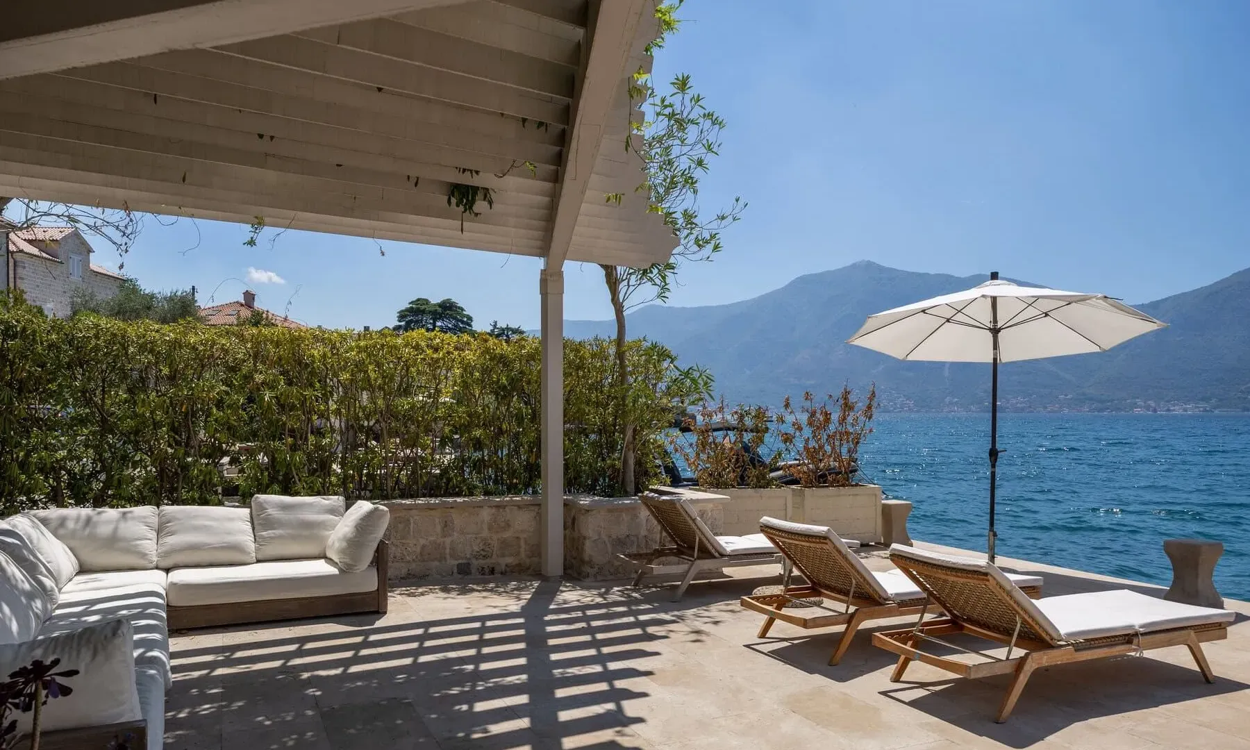 Rent, house, 587m², Dobrota, Kotor