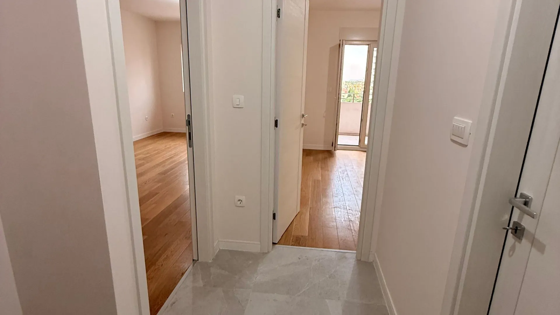 Izdavanje, poslovni prostor, 49m², Central Point, Podgorica