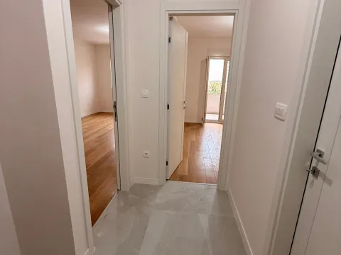 Izdavanje, poslovni prostor, 49m², Central Point, Podgorica - image 6