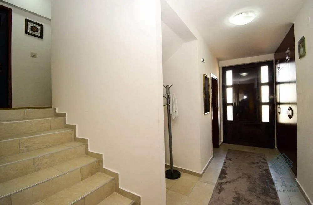 Prodaja, kuća, 300m², Stari Aerodrom, Podgorica
