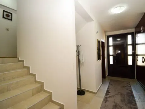 Prodaja, kuća, 300m², Stari Aerodrom, Podgorica - image 21