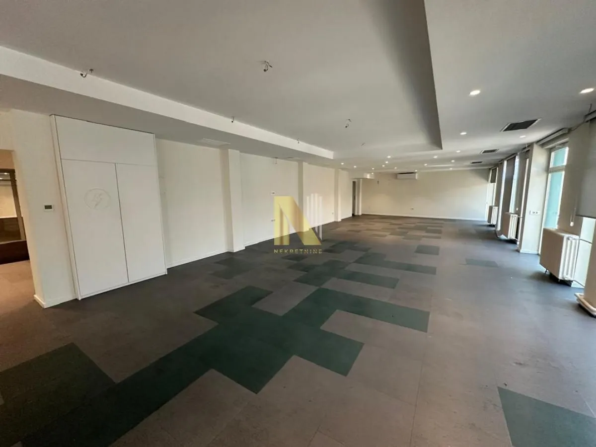 Rent, office space, 1050m², Centar, Novi Sad