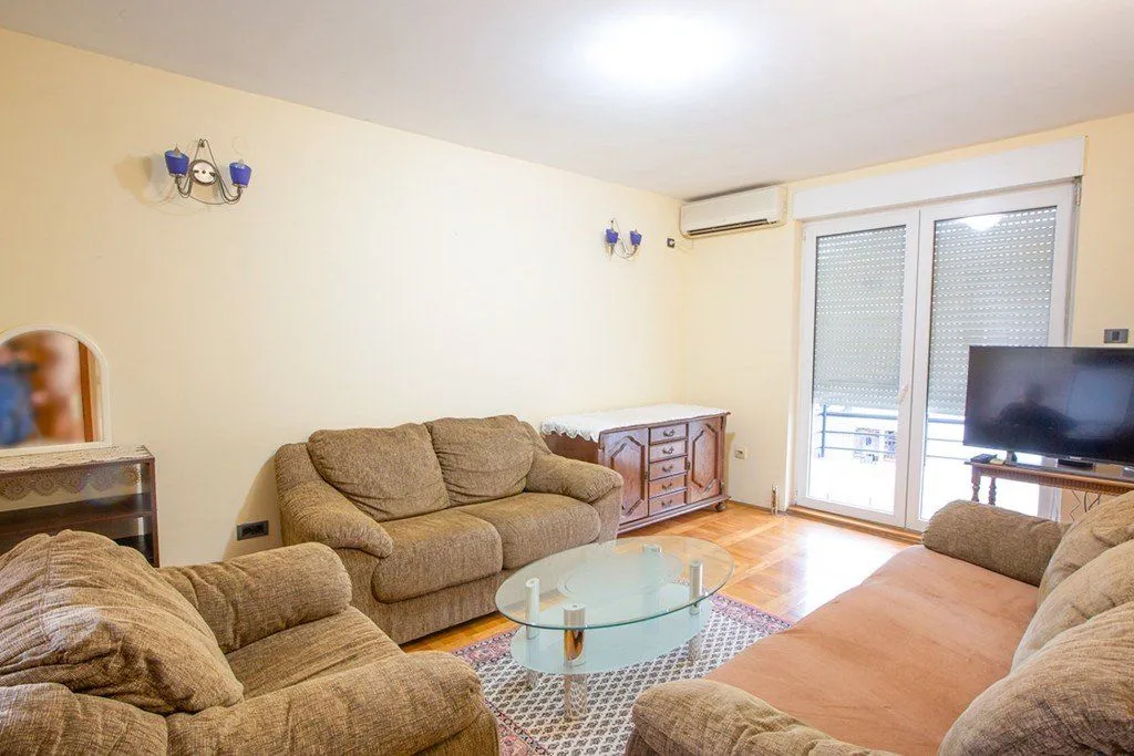 Izdavanje, jednosoban stan, 48m², Ljubović, Podgorica