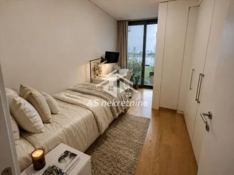 Izdavanje, četvorosoban stan, 117m², Savski Venac, Beograd - image 5