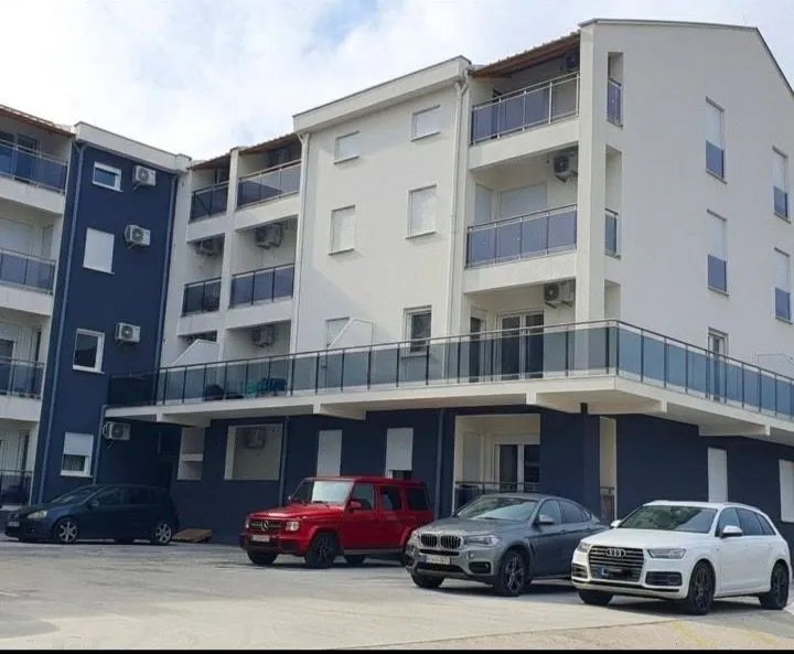 Izdavanje, jednosoban stan, 47m², Zagorič, Podgorica