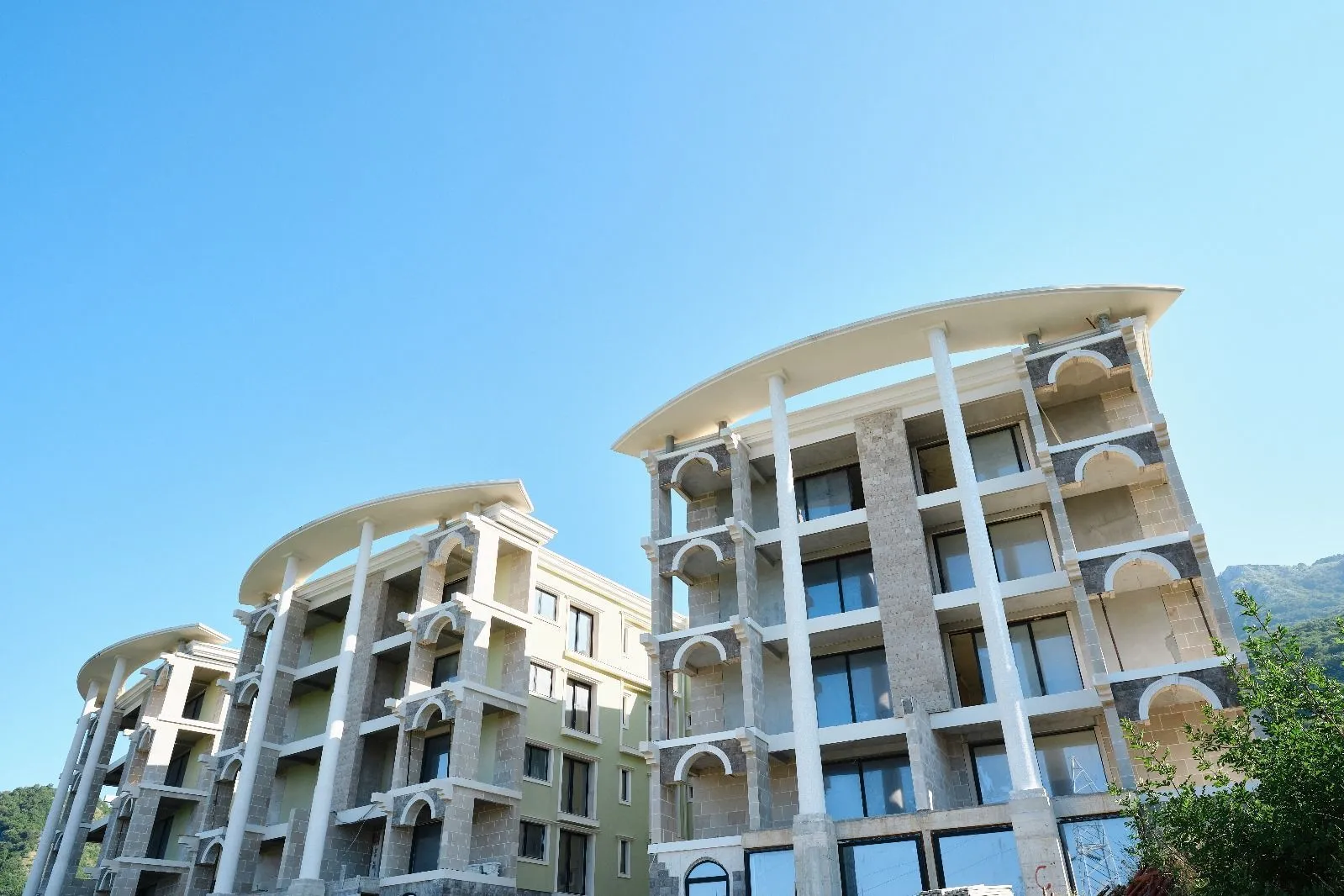 Prodaja, ugostiteljski objekat, 3600m², Markovići, Budva