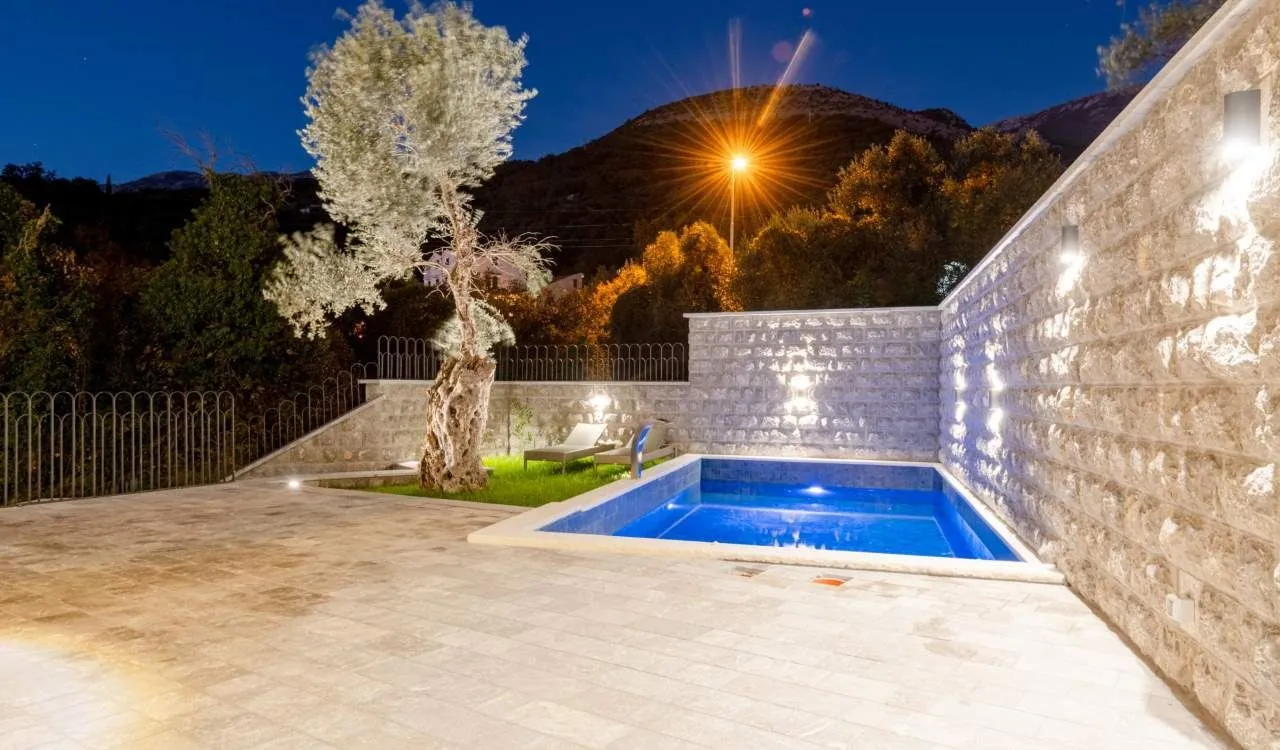 Sale, house, 240m², Kamenovo, Budva