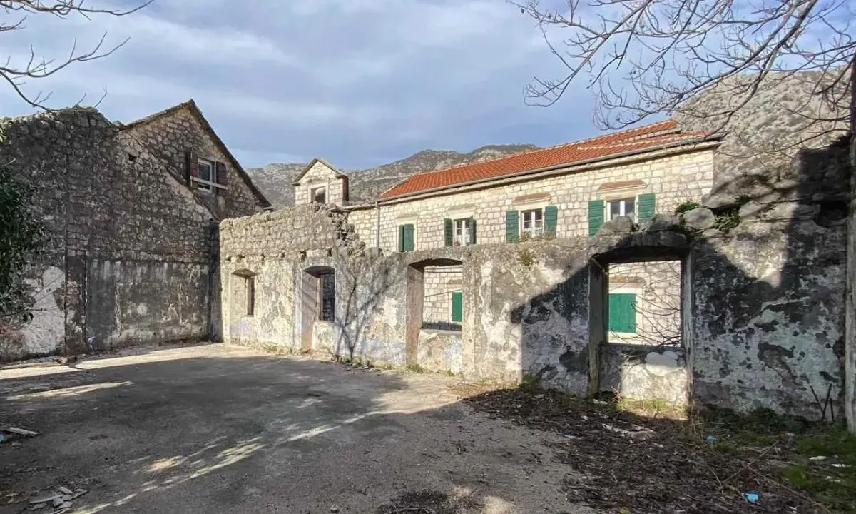 Prodaja, kuća, 270m², Risan, Kotor