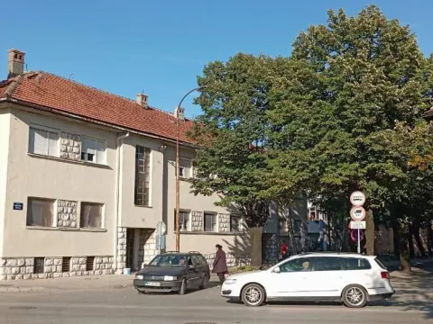 Izdavanje, jednosoban stan, 54m², Centar, Nikšić - image 8