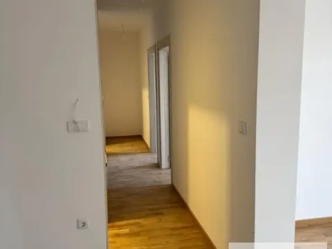 Prodaja, trosoban stan, 67m², Centar, Stara Pazova - image 2