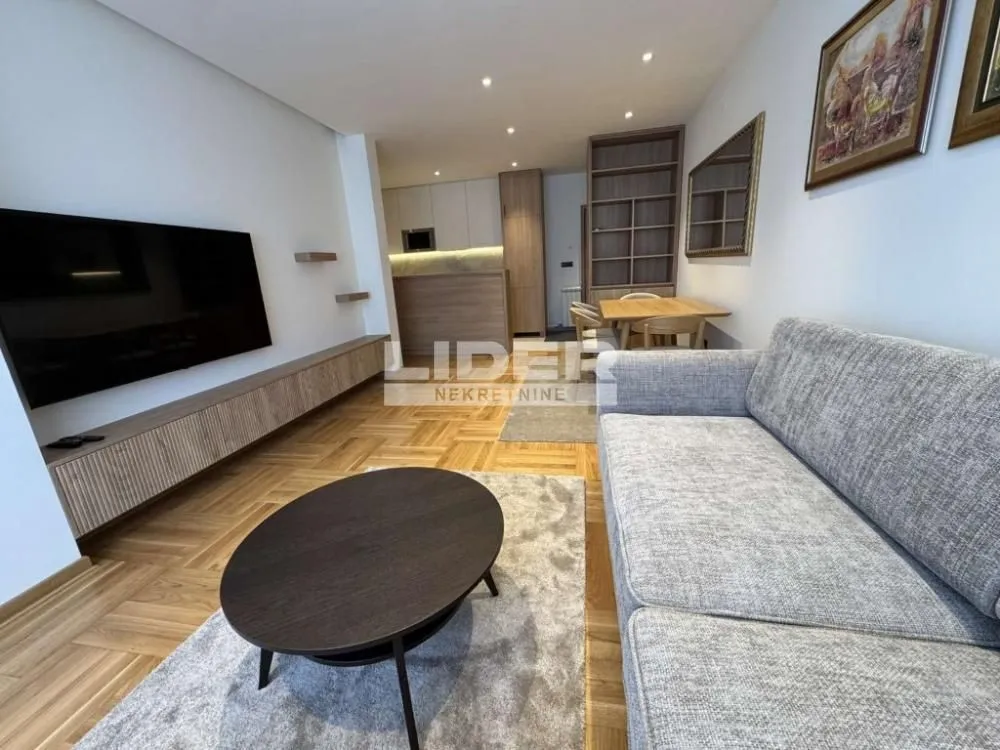 Rent, four bedroom apartment, 90m², Crveni Krst, Beograd