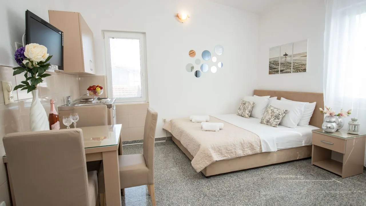 Daily-rent, studio apartment, 17m², Centar, Bar