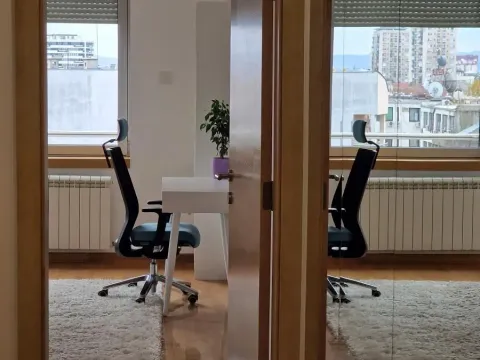 Izdavanje, trosoban stan, 105m², Centar, Novi Sad - image 11