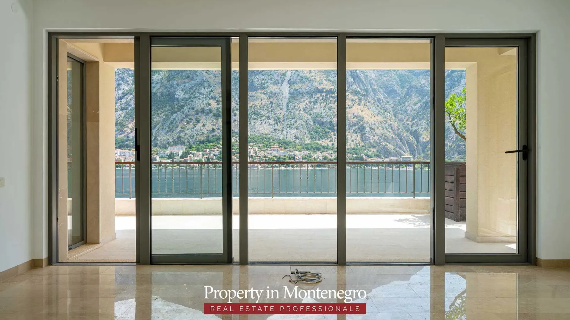 Prodaja, kuća, 520m², Muo, Kotor