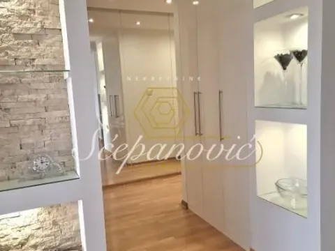 Izdavanje, trosoban stan, 105m², Centar, Novi Sad - image 13