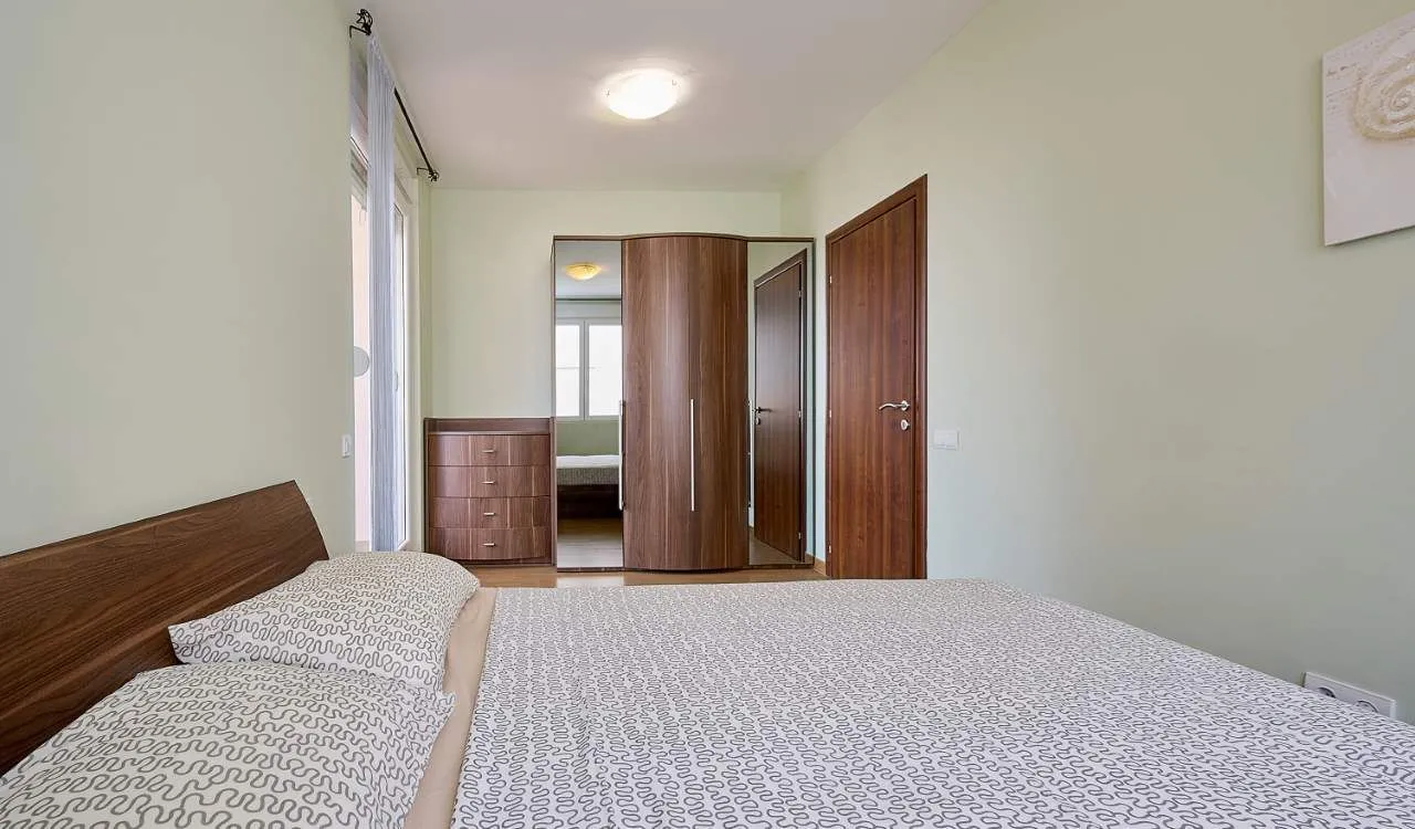 Prodaja, dvosoban stan, 88m², Lazi, Budva
